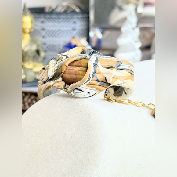 Vintage Tiger’s Eye Stone Bracelet Marbled Resin Hinged Cuff Gold Tone Chain - Picture 8 of 8